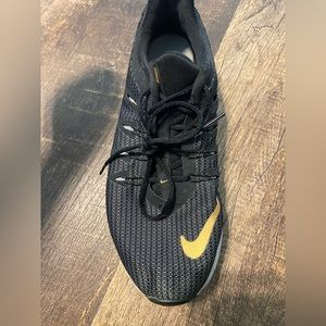 Black Nike tennis shoes